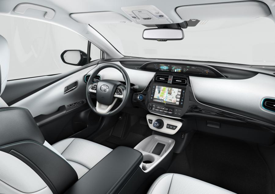 Интерьер Toyota Prius Plug-in Hybrid 2016 года  (фото 177 из 187)